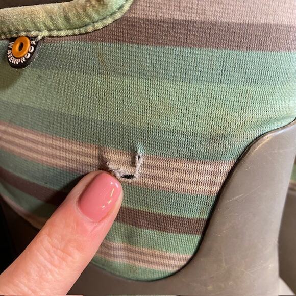 Bogs Youth Size 4 Pull On Snow Rain Boots Classic Stripe Gray Green - Picture 6 of 6